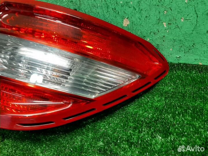 Фонарь задний наружный правый Mercedes Benz C-Cla