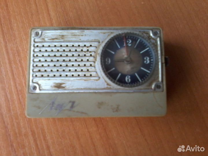 Часы-будильник Луч