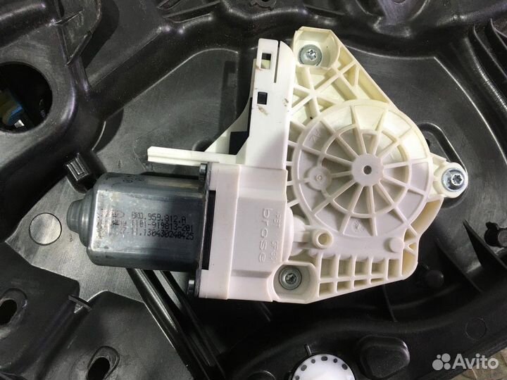 Стеклоподъемник электрический задний левый