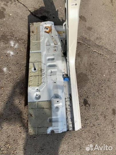 Стойка кузова средняя левая Toyota Noah AZR60