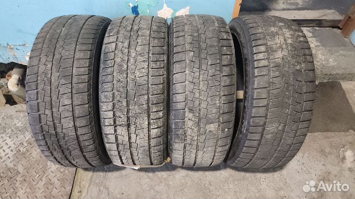 Kapsen SnowShoes AW33 245/45 R20 103B