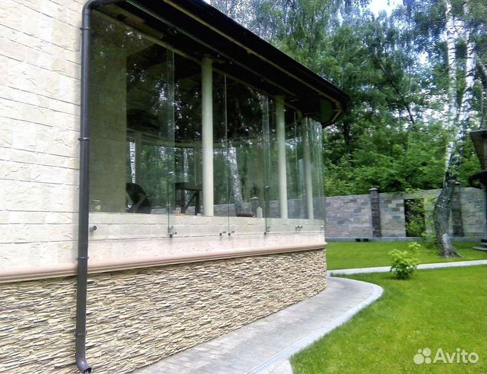 Безрамное раздвижное остекление