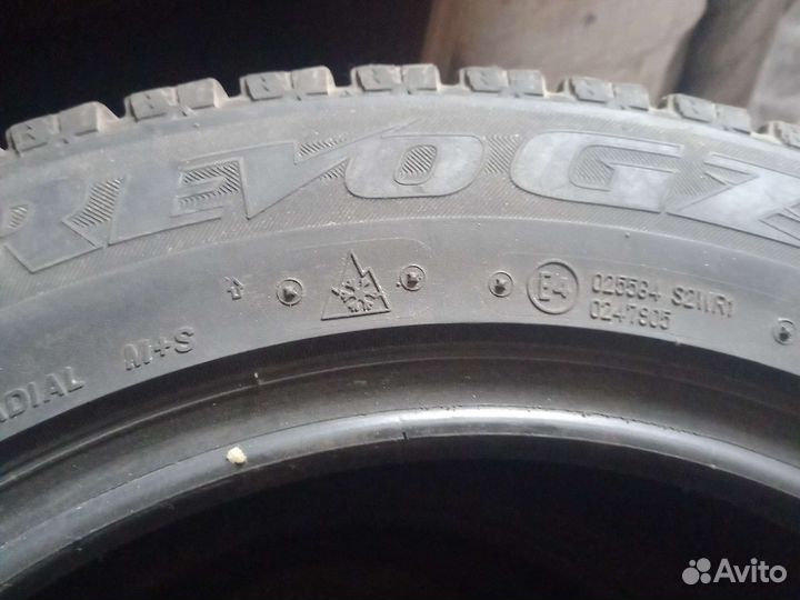 Bridgestone Blizzak Revo GZ 215/55 R16 93S