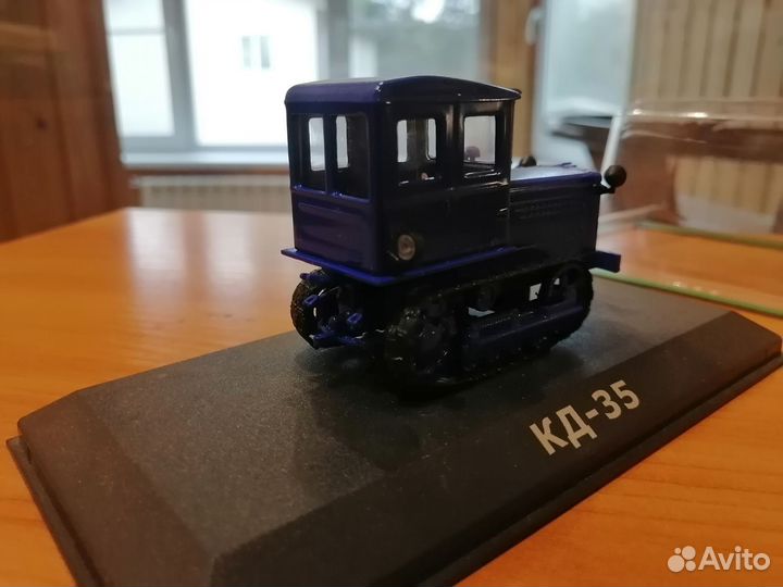 Модель трактора в масштабе 1 43