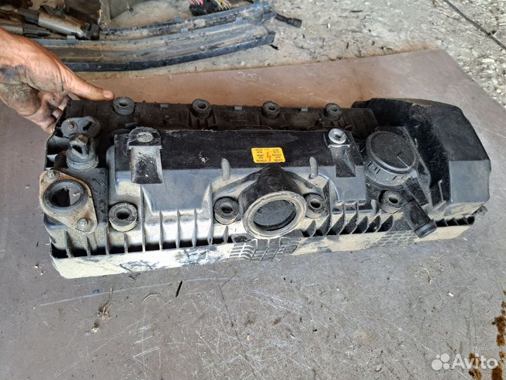 Крышка клапанов на BMW Е65