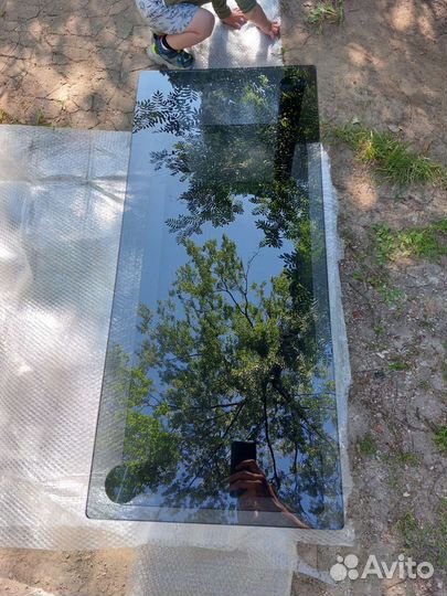 Стеклянная подставка под телевизор