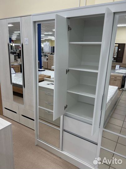 Шкаф купе с ящиками и зеркалами Агата 1,6м