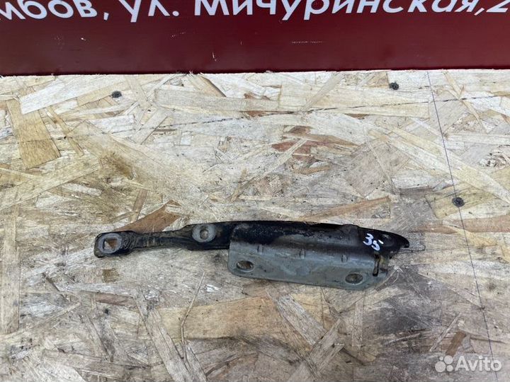 Петля капота левая Renault Duster