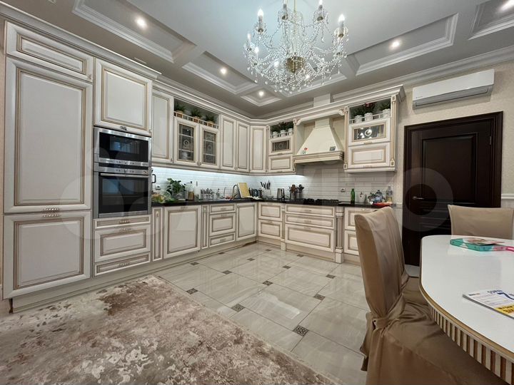 Коттедж 320 м² на участке 7 сот.