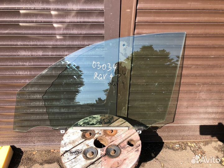 Стекло двери переднее левое Toyota RAV 4 2006-2013