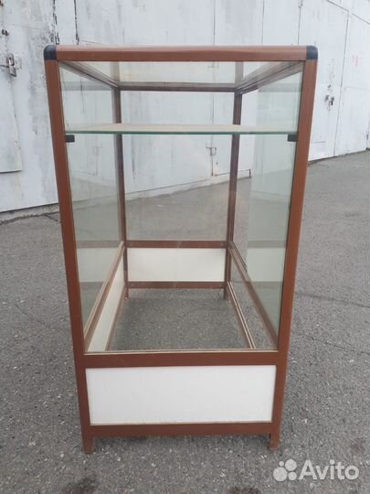 Стеклянная витрина