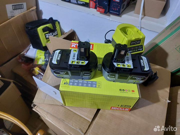 Аккумулятор ryobi.4 ампера. Набор