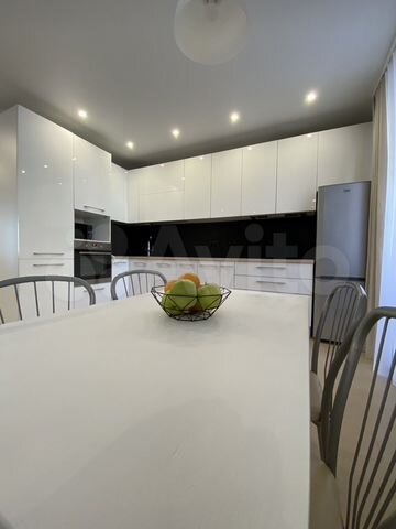 2-к. квартира, 57,3 м², 4/10 эт.