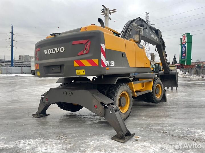 Колесный экскаватор volvo 205. Volvo ew205d. Полноповоротный экскаватор вольво 205. Колёсный экскаватор вольво ew205d. Volvo 205 экскаватор.