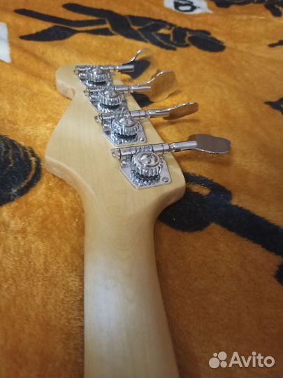 Бас гитара Rocket