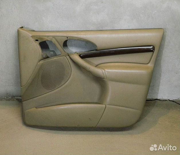 Обшивка двери перед. прав. Focus 1 USA