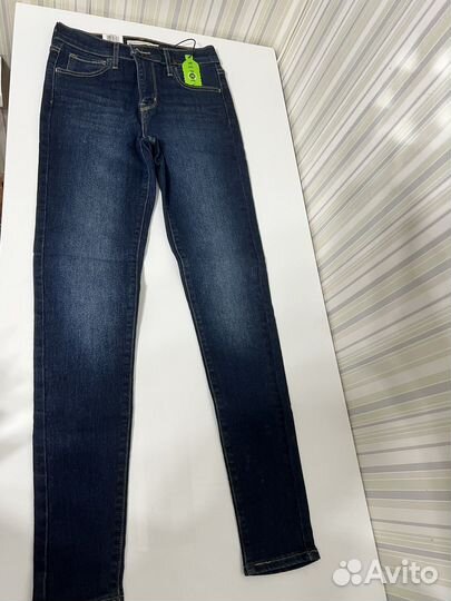 Джинсы Levis