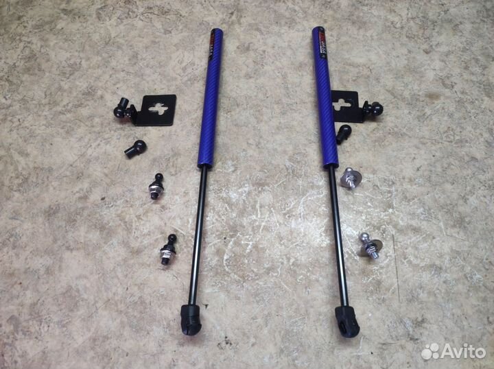 Упор капота