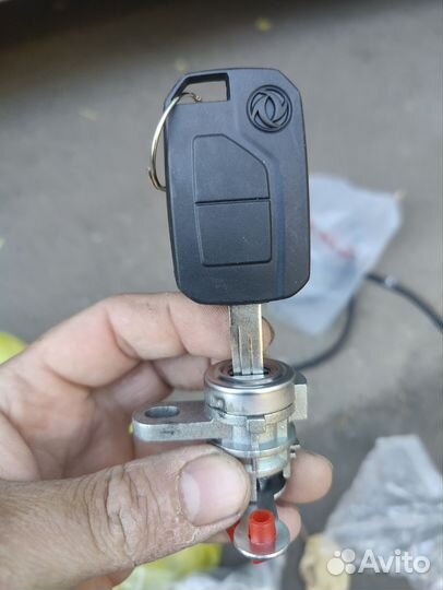 Личинка двери nissan cabstar