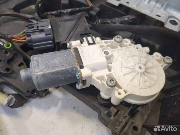 Стеклоподъемник электрический Lincoln Navigator, 2