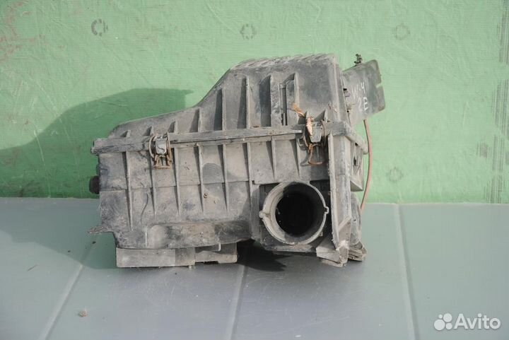 Корпус воздушного фильтра VW Passat (B4) 1994-1996
