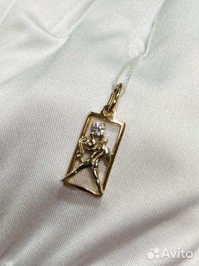 Золотая подвеска с фианитом