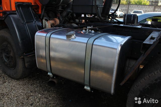 Алюминиевый бак на камаз. Бак камаз 5490 400 литров. Бак топливный камаз 5490 450л. Бак топливный камаз 400л. Алюминиевый бак камаз 400 литров.