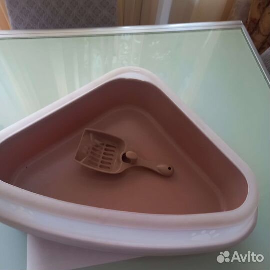 Угловой туалет для кошек с совком