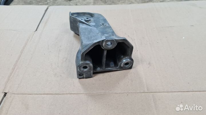 Опора двигателя правая Audi 90, 80 b3, b4 2.3