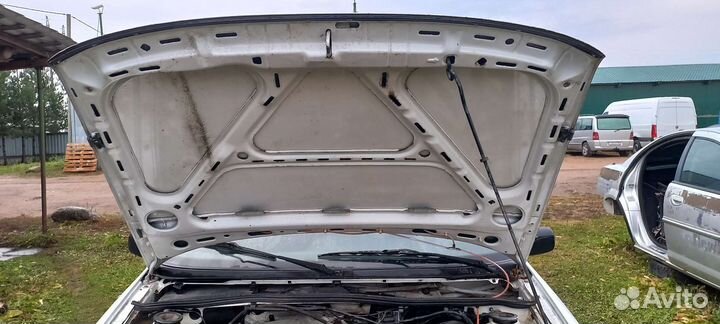 Капот. Фольксваген, пассат б - 4