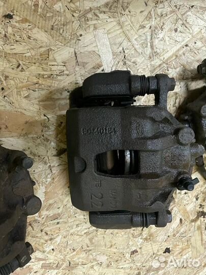 Суппорт тормозной правый левый Hyundai Solaris 1