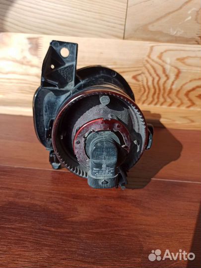 Противотуманная фара Тойота Авенсис AZT250 левая