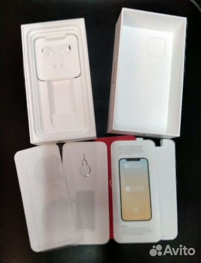 Коробки от iPhone 11 и iPhone 8