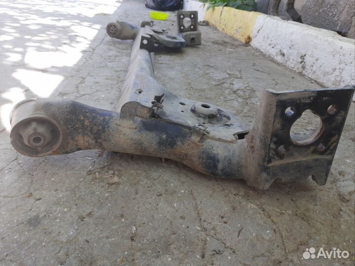 Задняя балка на Ларгус Кросс