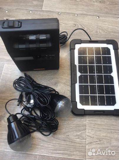 Солнечная батарея-фонарь Yobolife