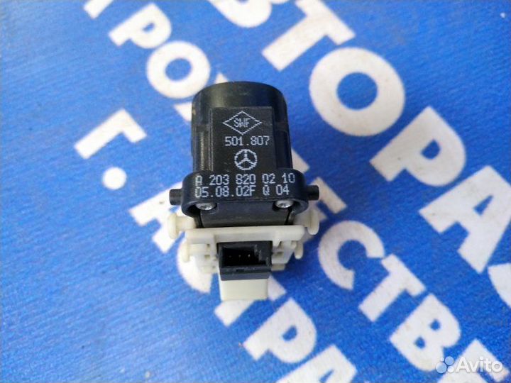 Кнопка стеклоподъемника Mercedes-Benz W203 седан