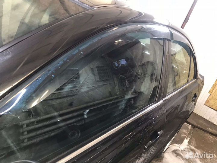 Ветровики Avensis t250