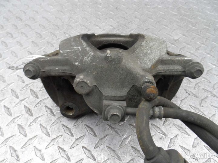 Суппорт передний правый Buick Encore 1