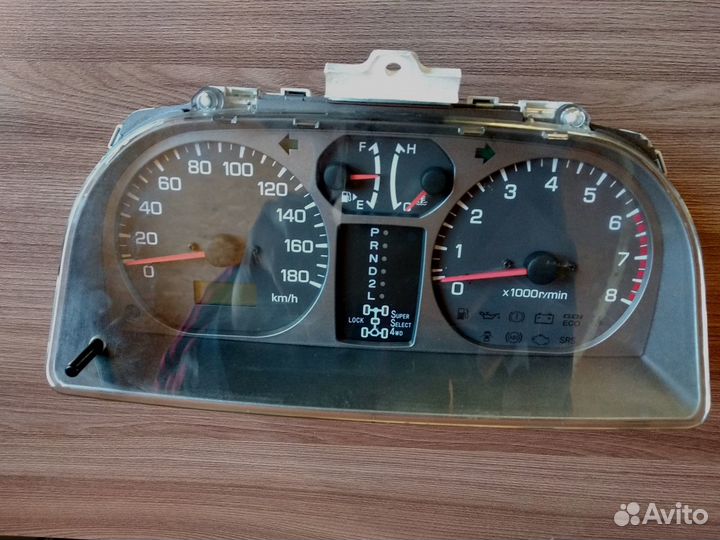 Панель приборов Mitsubishi Pajero Io H77W