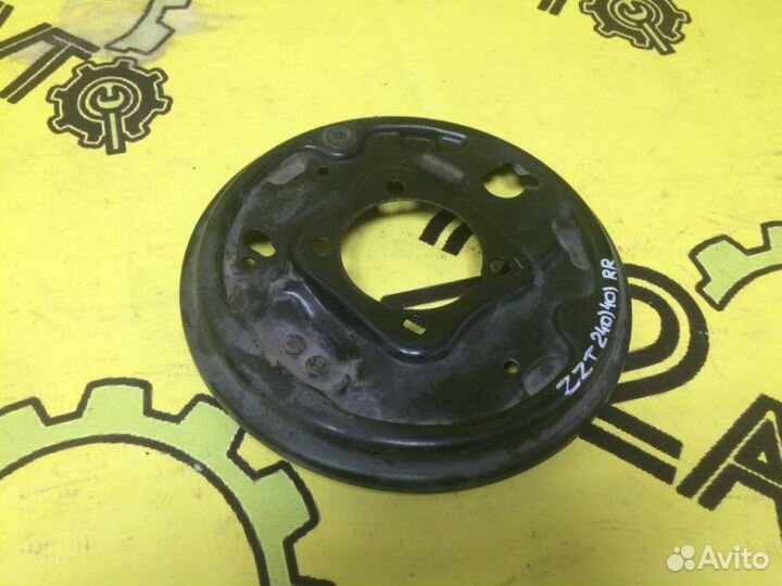 Щиток тормозного механизма задний правый Toyota