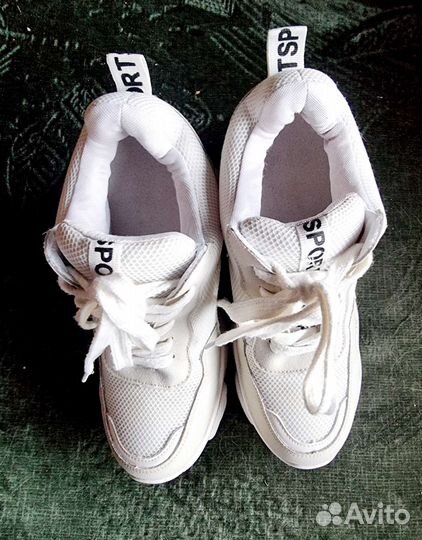 Кроссовки женские