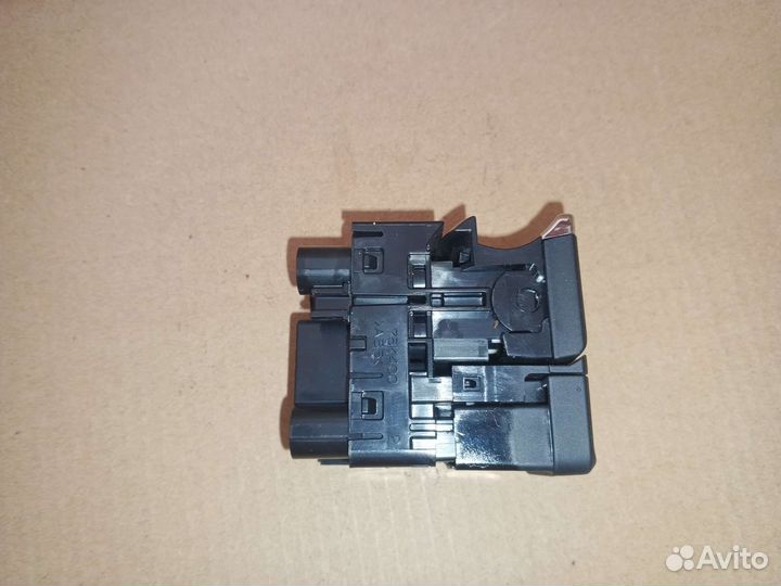 Кнопка ручника Mitsubishi Outlander 3