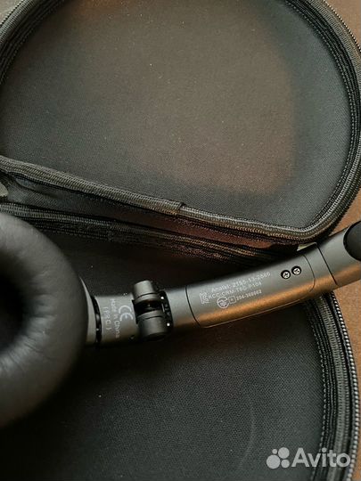 Наушники Mercedes