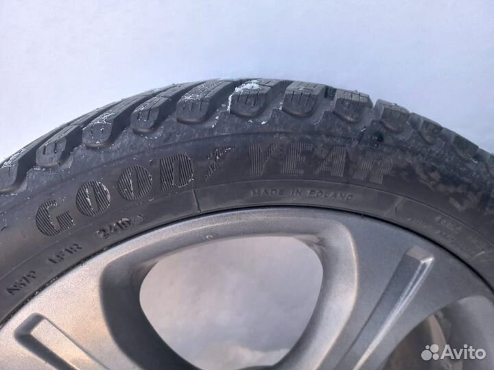 Продам зимние колеса R17