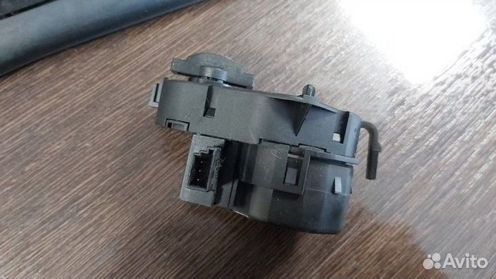 Сервопривод заслонок печки Bmw 520D E60 N47 2009