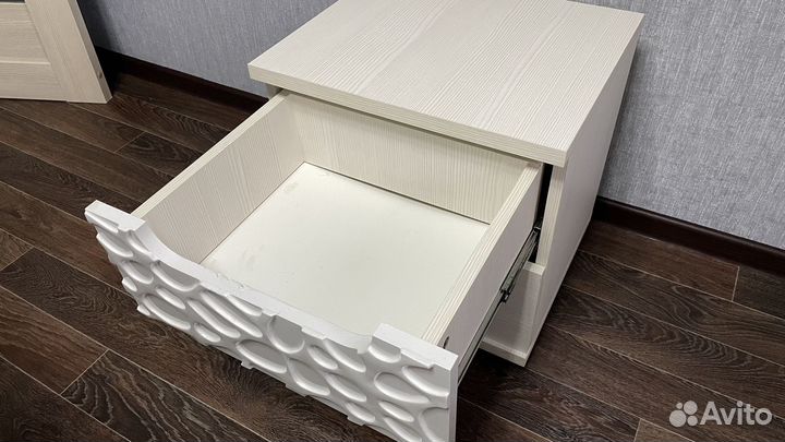 Тумба прикроватная