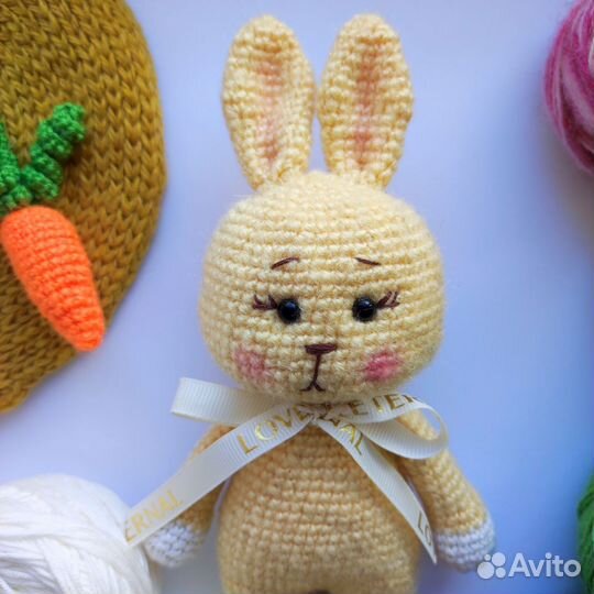 Вязаные игрушки зайчики