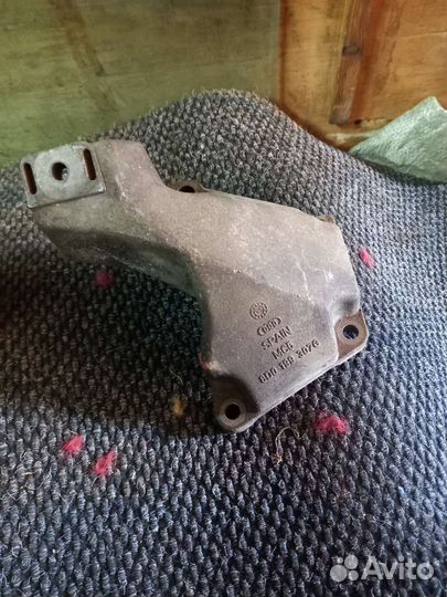 Кронштейн двигателя ауди