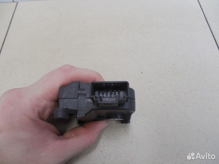 Моторчик заслонки отопителя Passat B6 2005-2010