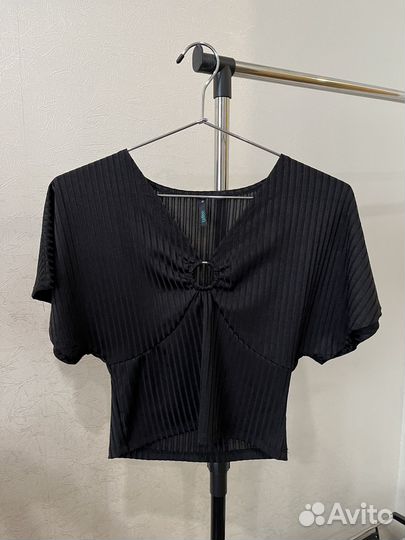 Топ с вырезом